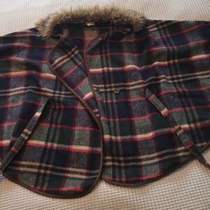 Plaid Cape Tunic with Faux Fur Collar - Green/Red